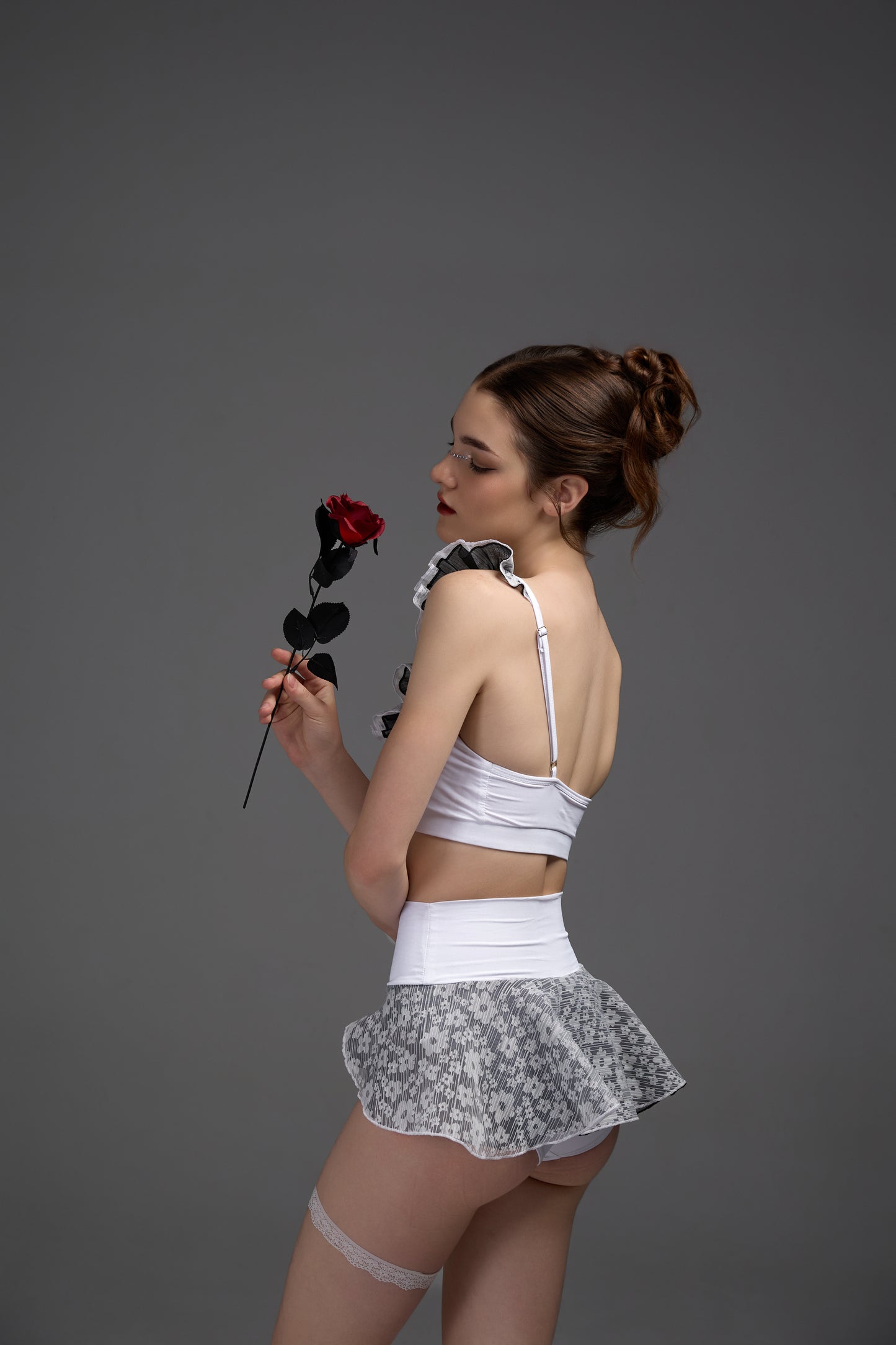 Night Rose Pole Wear - White