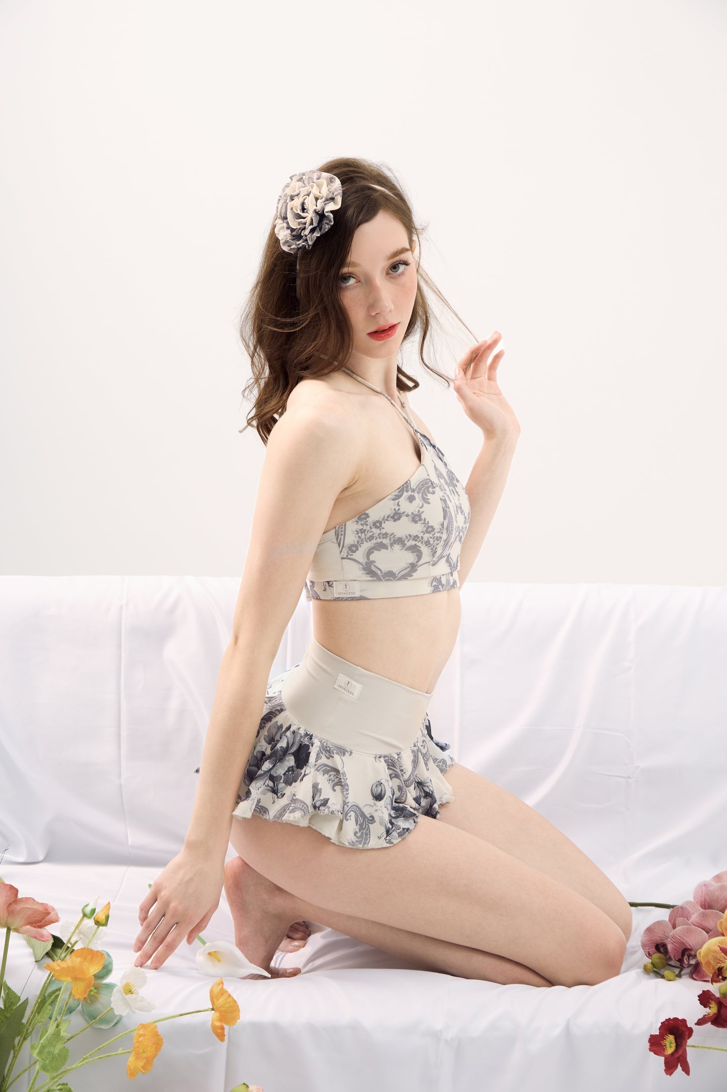 Peony Pole Wear - White Dove