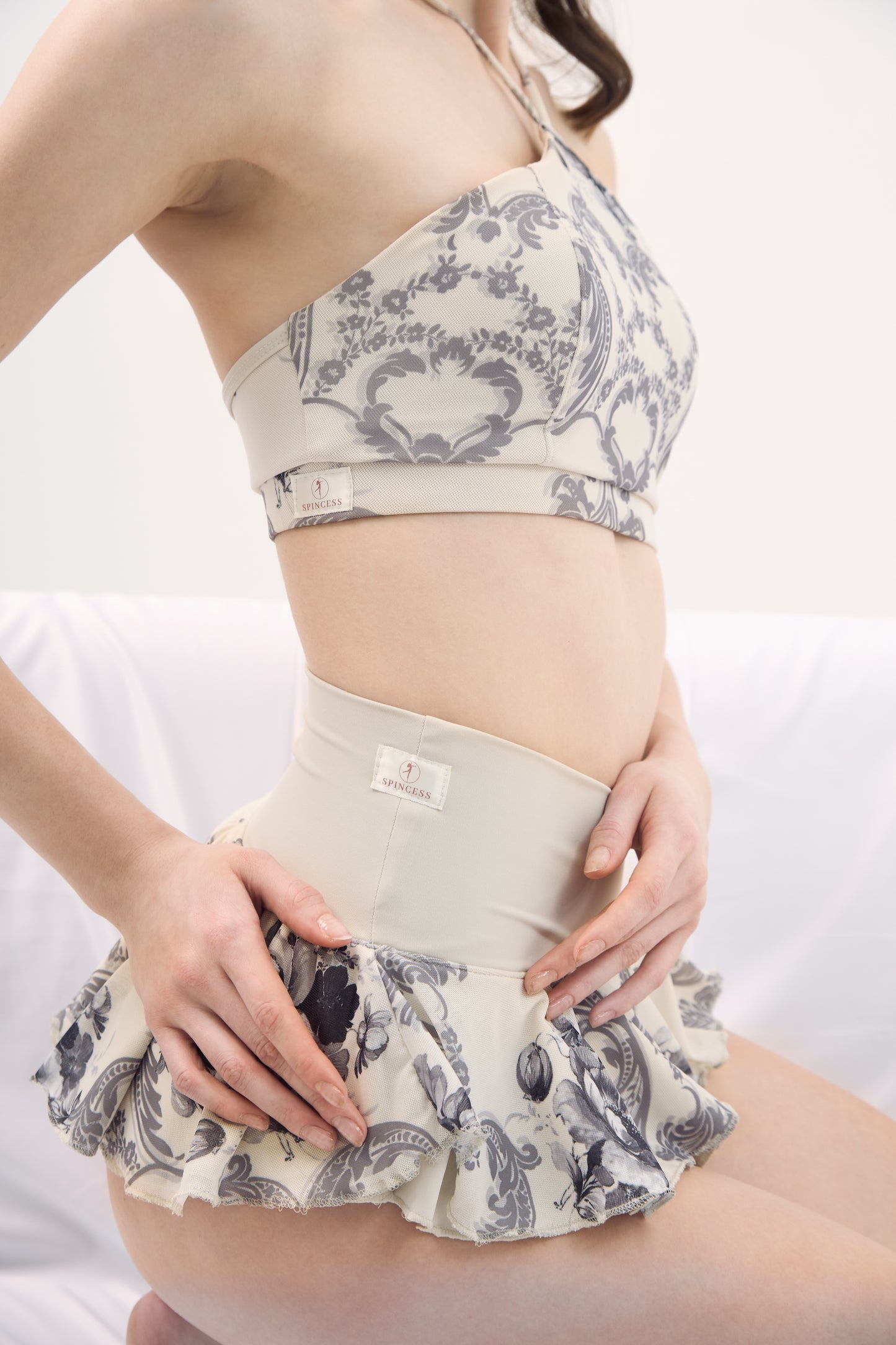 Peony Pole Wear - White Dove